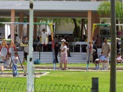 El gobierno buscará desalojar a unos dos mil niños que viven con padres o madres en cárceles de Bolivia. ARCHIVO /