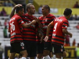 Los jugadores rojinegros festejan el primer gol del partido ante Estudiantes Tecos. MEXSPORT /