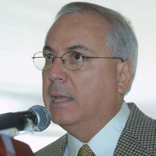 Martínez Mora llama a eliminar cuotas escolares