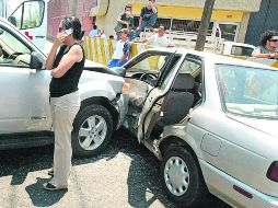 Incumplen la ley. Los vehículos que circulan en el Estado deben contar con seguro de cobertura de daños a terceros. EL INFORMADOR /