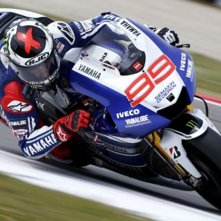 Jorge Lorenzo cae y es trasladado al hospital