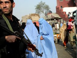 Los crímenes ''de honor'' son comunes en Pakistán, donde las mujeres rara vez son vistas por hombres que no son sus parientes. ARCHIVO /