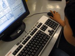 Considera que se debe crear cultura en el ámbito informático para proteger a los hijos. ARCHIVO /
