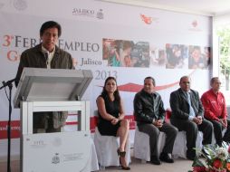 Hugo de León Meza (i) expone que lo que estarán buscando con estos eventos es acercar las alternativas de empleo.  /