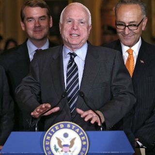 Reforma migratoria ayudará a México: McCain