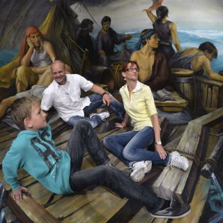 Exposición de pinturas 3D pone a prueba imaginación de visitantes