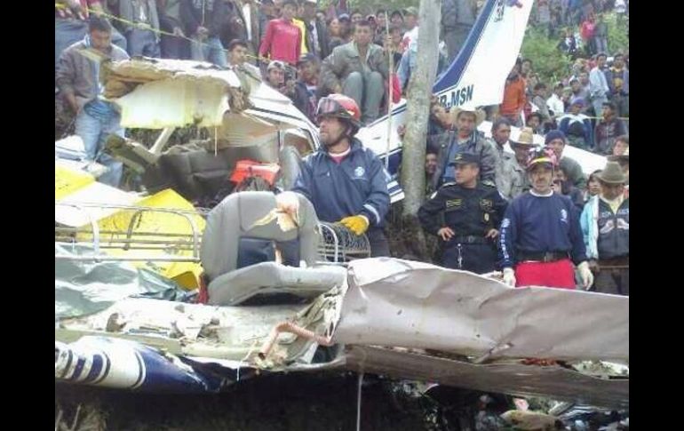 Así ha quedado la avioneta tras accidente en Ixchihuan, San Marcos, seis hombres fallecidos. Foto: @CBMDEPTAL ESPECIAL /