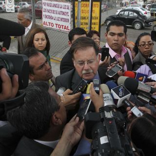 Juez rechaza embargar bienes a Granier