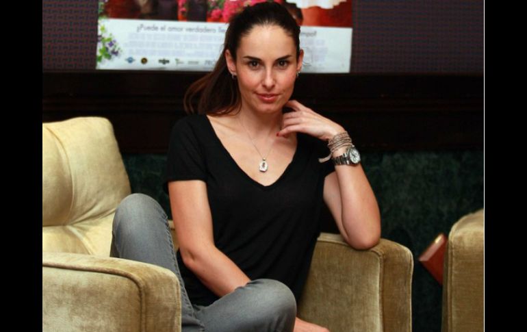 La actriz asegura que por el momento su vida personal va muy bien, al lado de su pareja. ARCHIVO /