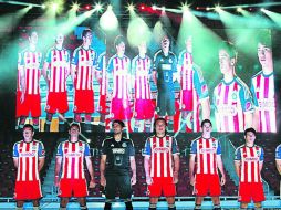 . El Rebaño deja de usar el color azul en short, tono que reaparece en las mangas y domina en las calcetas. ESPECIAL /