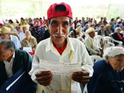 A la fecha, en Tonalá, poco más de ocho mil ancianos están inscritos en el programa. ARCHIVO /