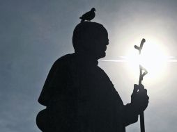 Escultura. En el atrio de la Basílica de Zapopan está una figura del Papa Juan Pablo II. ESPECIAL /