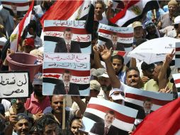 Miles de seguidores de Morsi realizan un mitin pacífico desde el viernes en un distrito oriental de El Cairo. EFE /