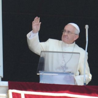 El Papa Francisco alaba valentía de Benedicto XVI