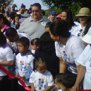 Caminan a favor de los niños con síndrome de Down