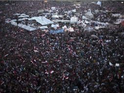 Miles de personas se congregaron este domingo en la plaza Tahrir de El Cairo para pedir la renuncia de Mursi. AP /