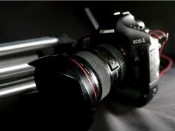 Las imágenes que presenta en esta exhibición rescatan el retrato formal y la importancia de la impresión. ARCHIVO /