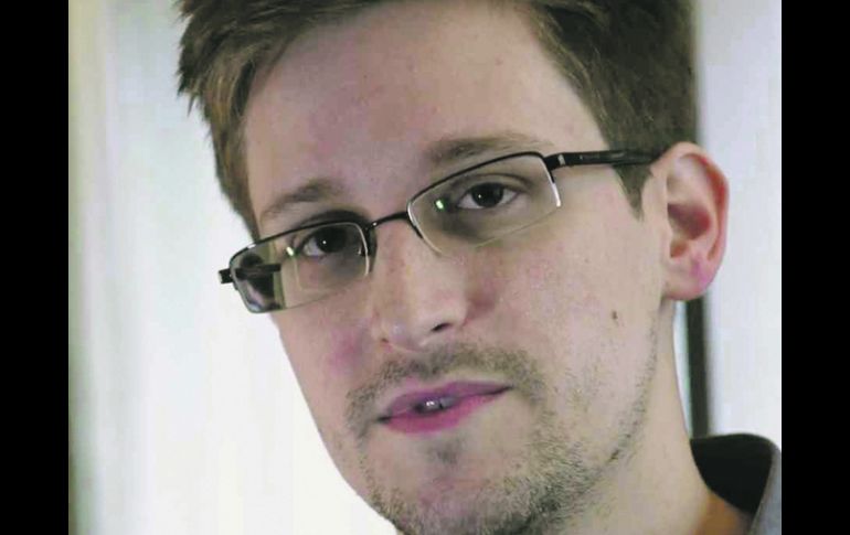 Edward Snowden es perseguido por Estados Unidos, pero defendido por los gobiernos con los que Washington tiene diferencias. ESPECIAL /