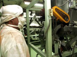 El sector industrial del país prevé que será hasta 2014 cuando comiencen a percibirse las mejoras en la economía nacional. ARCHIVO /