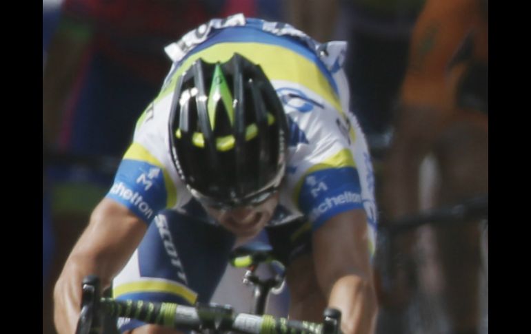 Así arriba a la meta Simon. AP /