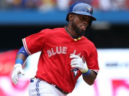 El dominicano Reyes abre la tercera entrada con un jonrón ante el novato venezolano José Alvarez. AFP /