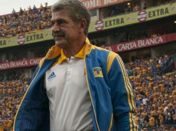 El estratega se considera presionado por la prensa local por no alinear a los jugadores jóvenes en el primer equipo. ARCHIVO /