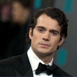 Afirman que Cuoco y Cavill sostienen romance