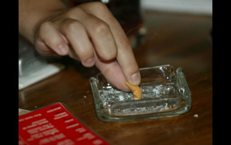 El reglamento marca que los las áreas de fumar no deberán pasar el 33 por ciento del inmueble. ARCHIVO /