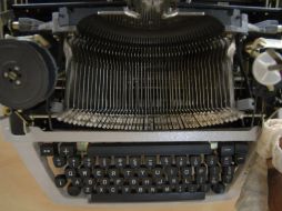 La demanda de los servicios de escribanos ha disminuido por causa de la tecnología, pero sobrevive en situaciones de emergencia. ARCHIVO /