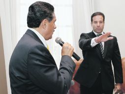 El alcalde tapatío, Ramíro Hernández, toma protesta al nuevo presidente del Patronato del Centro Histórico, Alejandro Tovar Macías. EL INFORMADOR /