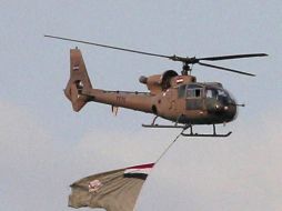 Un helicóptero del ejército egipcio sobrevuela una manifestación convocada contra el presidente, Mohamed Mursi. EFE /