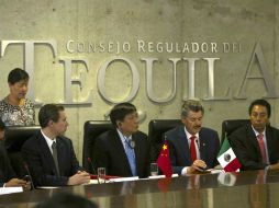 En la imagen, directivos del CRT, junto a delegados de la AQSIQ. NTX /