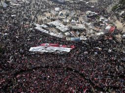 Cientos de opositores del presidente egipcio Mohamed Mursi, durante una manifestación en la plaza Tahrir. ARCHIVO /