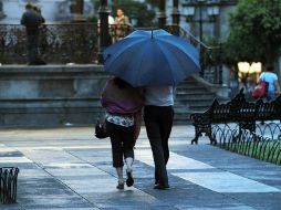 El indicador que mide el grado de confianza de las personas al caminar solas por el rumbo donde viven mejoró. ARCHIVO /