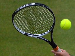 Lucas Gómez no puede sobreponerse ante el ataque de Stefan Kozlov y cae a los 57 minutos del partido. ARCHIVO /