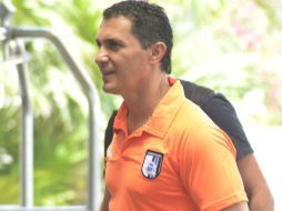 Adolfo Ríos, presidente de los Gallos, se muestra profundamente molesto ante la falta de claridad y honestidad de Rodríguez. ARCHIVO /