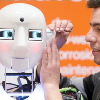 Crean en Querétaro robot que reconoce gestos