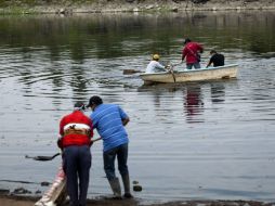 El derrame de melaza que afectó las aguas y mató a 500 toneladas de peces.  /