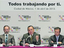 Gustavo Madero, Jesús Zambrano y César Camacho durante una rueda del Consejo Rector del Pacto por México en abril. NTX /