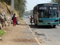 Sólo Zapopan admite que en conjunto con el Gobierno del Estado, debe encargarse de las banquetas en el Periférico. ARCHIVO /
