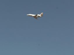 El avión del  presidente de Bolivia, Evo Morales, despega del aeropuerto de Gran Canaria. AP /