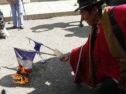 Los manifestantes calificaron a Francia de racista, hipócrita y fascista. AP /