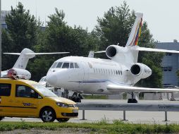 El avión de Morales permaneció varado trece horas en el aeropuerto de Viena, cuando volaba de regreso a Bolivia desde Moscú. AP /
