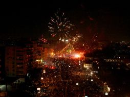 Fuegos artificiales en el cielo de El Cairo, tras el anuncio del desconocimiento de Mursi como presidente de Egipto. AP /