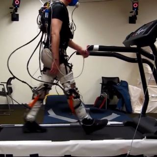 Traje al estilo Iron Man aumenta la fuerza humana