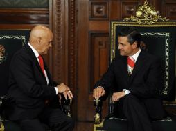 El nuevo embajador de Venezuela en México, Hugo José García junto al Presidente Enrique Peña Nieto. EFE /