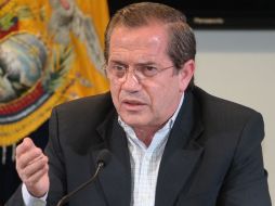 Ricardo Patiño sostiene que si él fuera Snowden, tomaría muchos cuidados y precauciones. AFP /