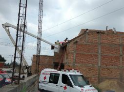 Autoridades durante las labores de rescate y atención médica.  /