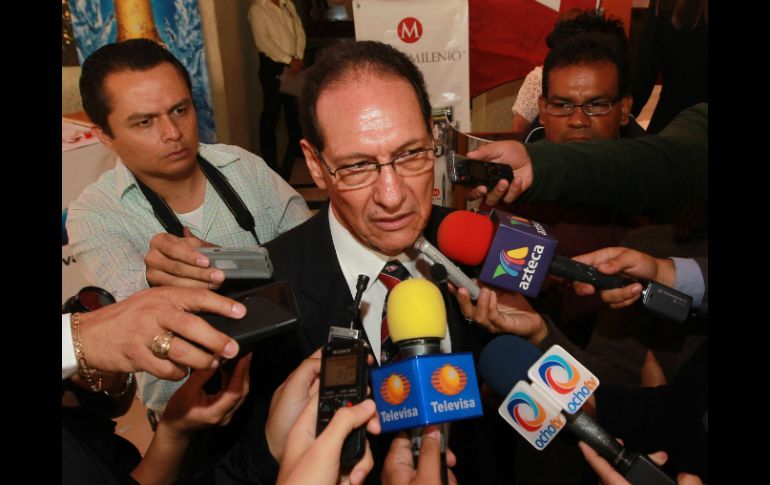 El mandamás rojinegro explicó la situación a los medios y a los jugadores.  /