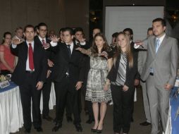 Los integrantes de la nueva sección de jóvenes de la Comce rinden protesta.  /